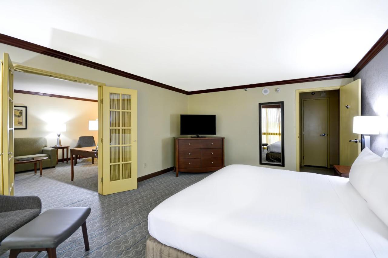 Crowne Plaza Tulsa Hotel Southern Hills Room photo