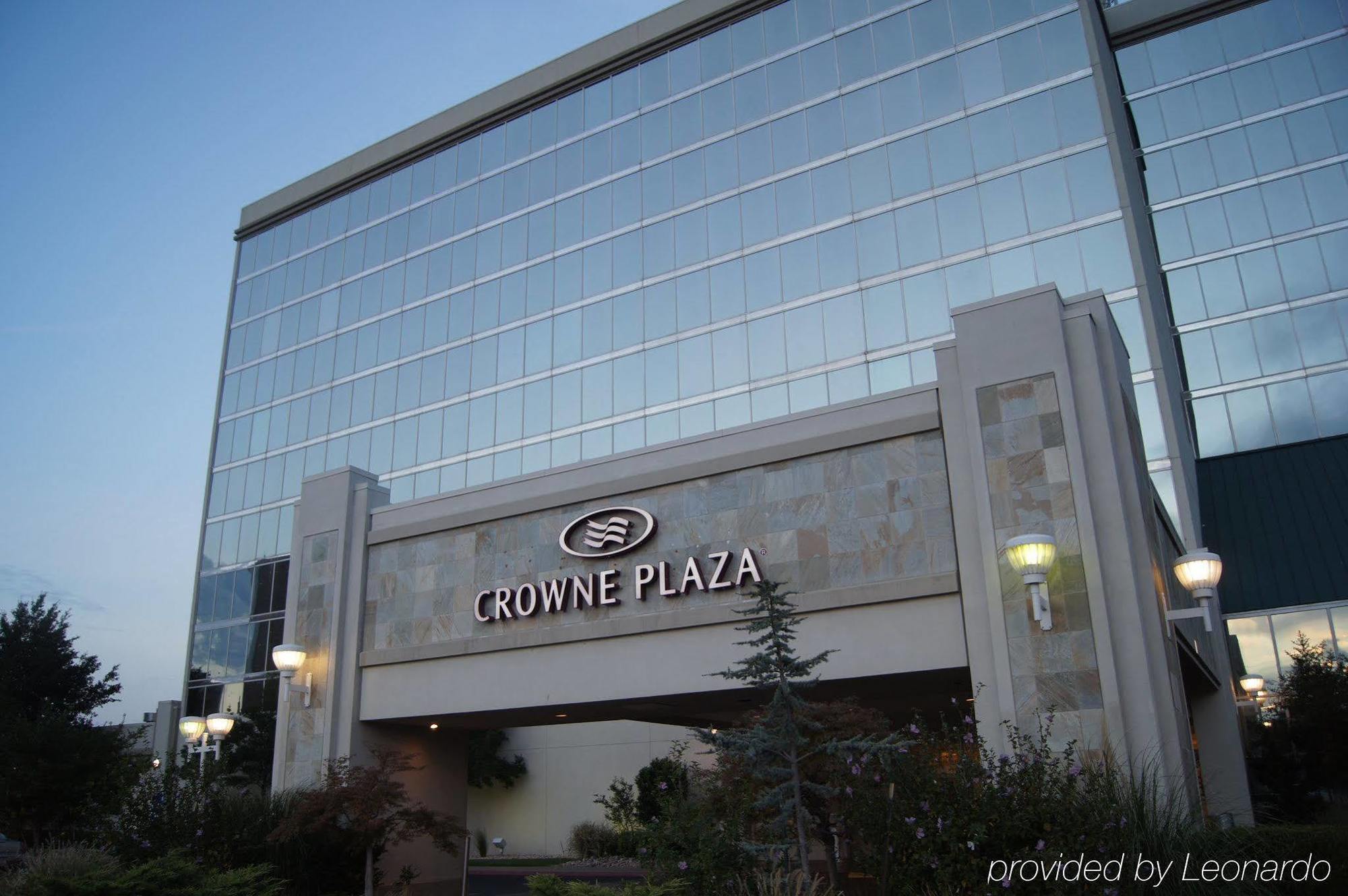 Crowne Plaza Tulsa Hotel Southern Hills Exterior photo
